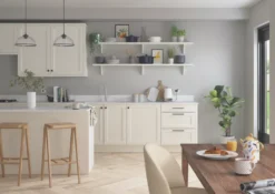 Dulux Matt Chic Shadow Emulsion Paint 2.5Ltr -Paint Tools 49948 A2