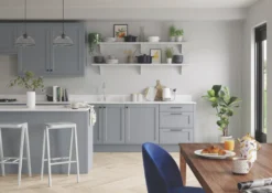 Dulux Matt Goose Down Emulsion Paint 2.5Ltr -Paint Tools 9277K A3